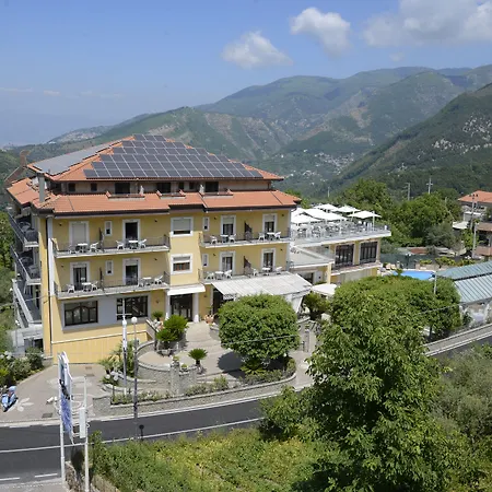 Üdülőközpont Santangelo & 4*